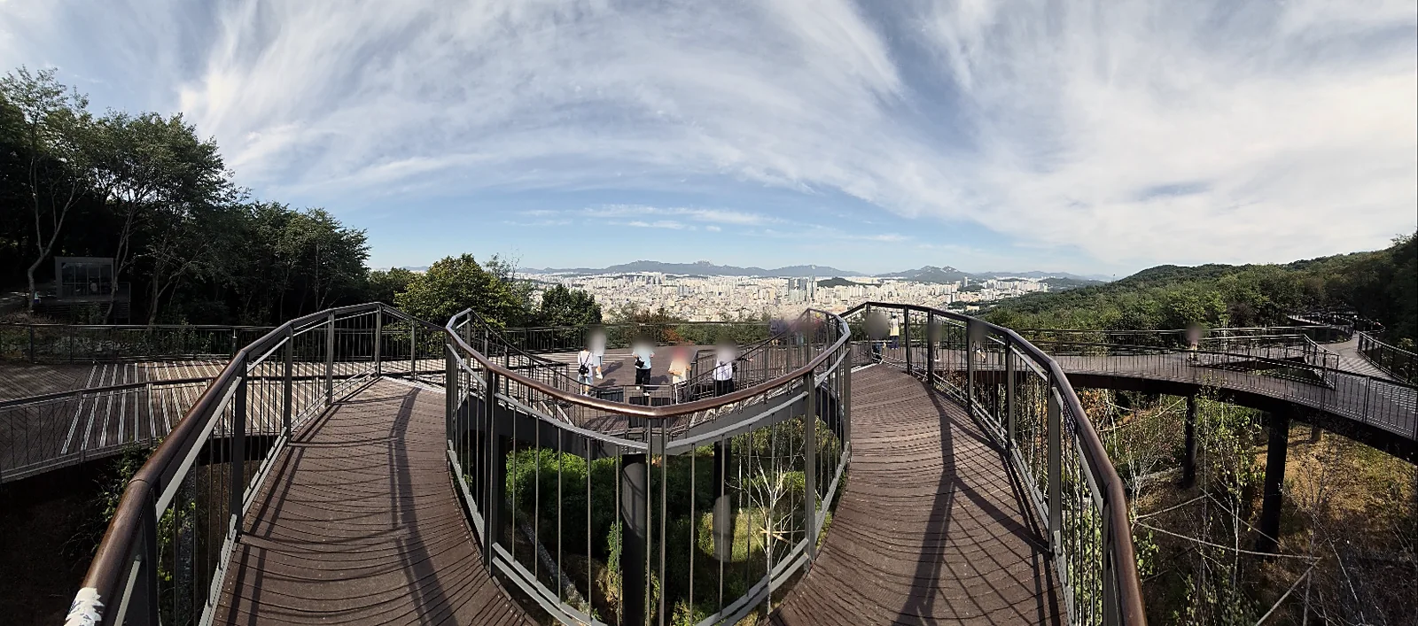 Seoul Trail Course 4: Mangu-Yongmasan 14 Panorama of the curved Yongmasan Skywalk deck above the forest